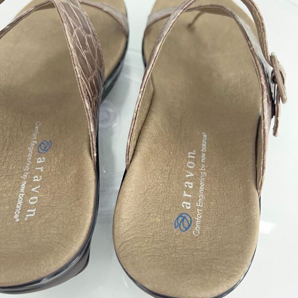 Aravon Quinn Sandals Women's Size 7 Brown Leather Thong Strap Sandal Comfy Croc - Picture 2 of 16
